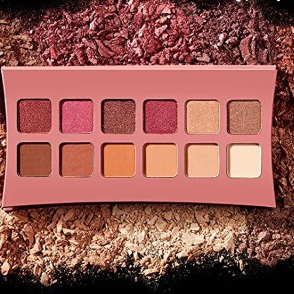 ILLAMASQUA- UNVEILED ARTISTRY PALETTE - Picture 2 of 9